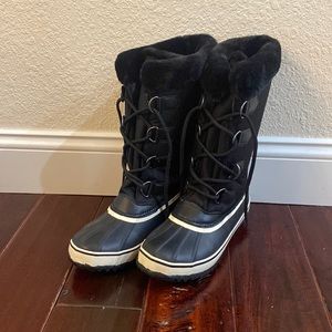 Women’s JBU snow boots (size 9)